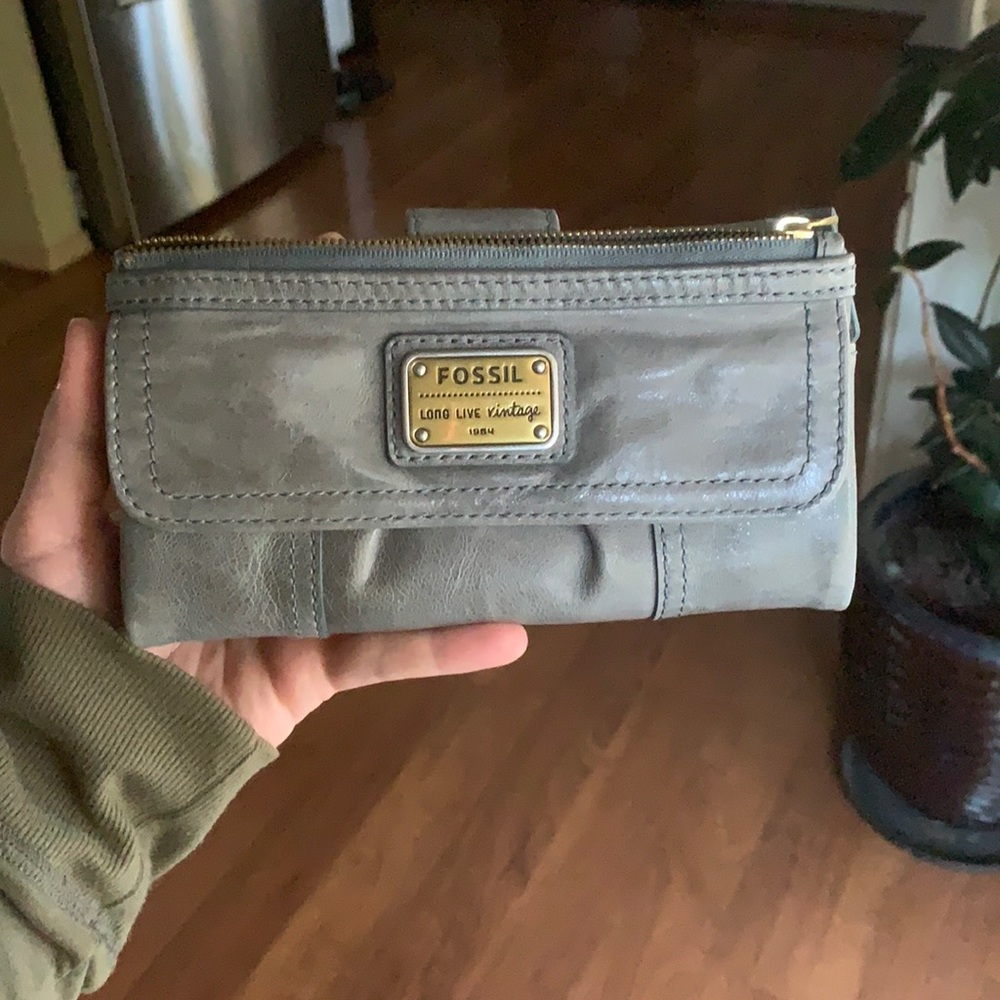 SOLD.  FOSSIL wallet